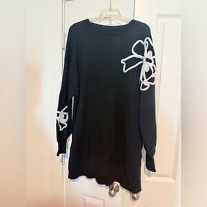 Black White Floral  Accent Knit Pullover Tunic Sweater Crew Long Sleeve Women